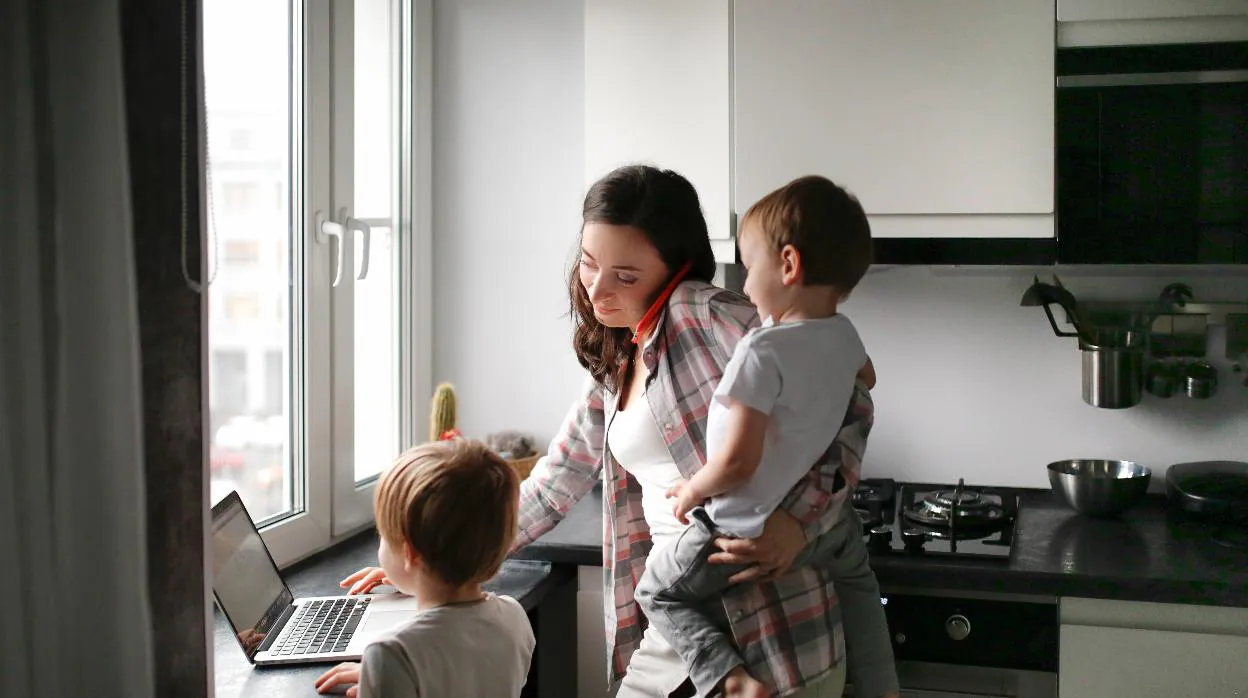 madre-trabajo-hijos-U40385563278dtP-1248x698@abc