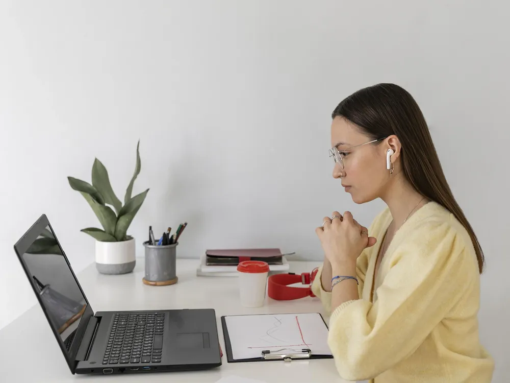 medium-shot-woman-video-conference